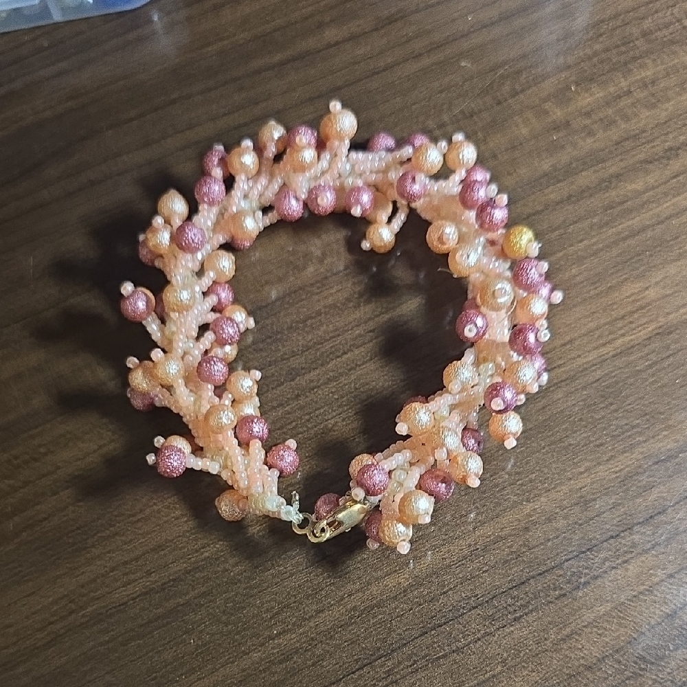 Elegant Pink and Gold Beaded Bracelet